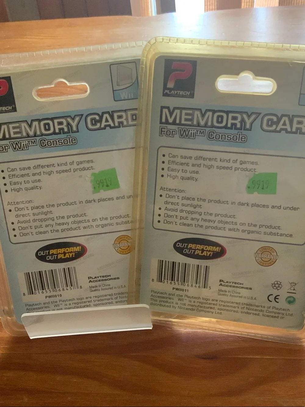 White Wii Memory Cards - 32MB & 64MB Pack